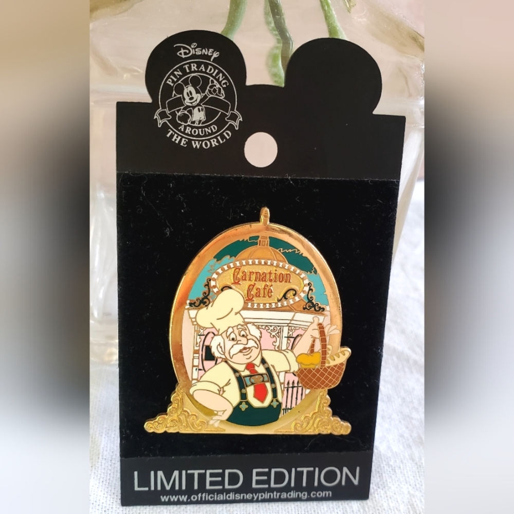 Disney pin 2003 Belles Papa Carnation Cafe Chef Dining series
